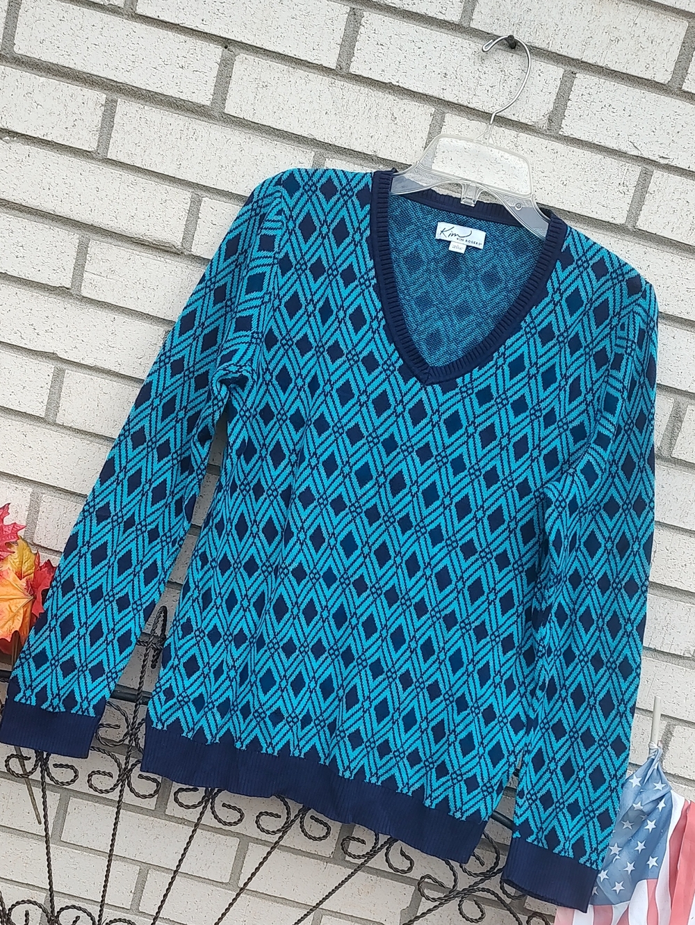Kim Rogers/ Diamond-Pattern V-Neck Sweater